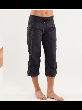 $98 Lululemon Dance Studio Mid-Rise Cropped Pants Size 8